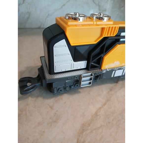 Toy State CATERPILLAR Construction Train Locomotive Engine CAT Yellow Works Fast - Picture 7 of 16